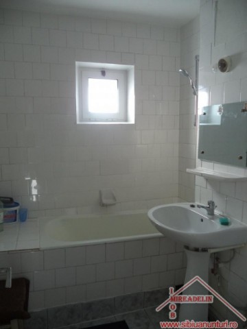 inchiriez-apartament-3-camere-valea-aurie-5