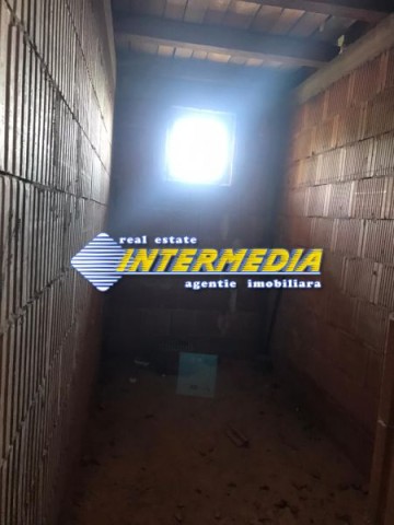 de-vanzare-casa-pem-cu-800-mp-teren-utilitati-semifinisata-paclisa-13