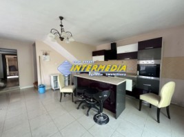 proprietate-cu-2-case-in-curte-cu-teren-700-mp-imprejmuita-cetate-central-curte-pavata-strada-asfaltata-si-toate-utilitatiile-0