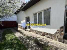 proprietate-cu-2-case-in-curte-cu-teren-700-mp-imprejmuita-cetate-central-curte-pavata-strada-asfaltata-si-toate-utilitatiile-23