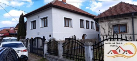 vila-de-vanzare-6-camere-leresti-cu-o-suprafata-de-184-mp-si-teren-intravilan-de-4520-mp-la-pretul-de-105000-euro-negociabil