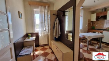 apartament-la-casa-cu-garaj-si-curte-proprie-etaj-1-8