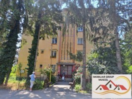 vanzare-apartament-2-camere-cu-balcon-inchis-cu-termopan-intr-o-zona-linistita-flamanda-aproape-de-centrul-orasului-la-pretul-de-42000-euro-negociabil