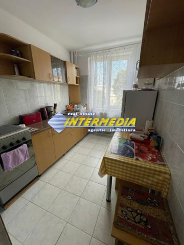 apartament-2-camere-decomandat-etaj-1-centru-pozitie-foarte-buna
