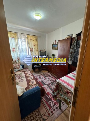 apartament-3-camere-cetate-zona-bulevard-cu-balcon-centrala-si-termopane-2