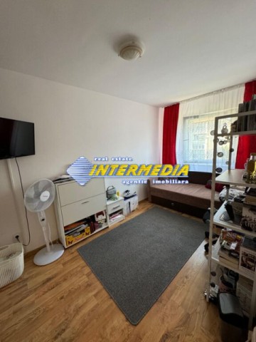 apartament-3-camere-cetate-zona-bulevard-cu-balcon-centrala-si-termopane-4