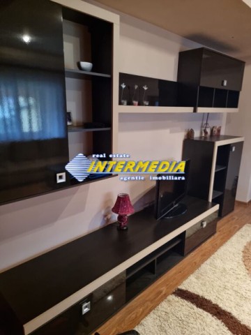 vanzare-casa-pe-de-150-mp-ampoita-cu-garaj-crama-si-finisata-1800-mp-teren-si-utilitatii-1