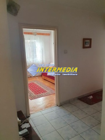apartament-3-camere-decomandat-de-vanzare-etaj-1-centru-alba-iulia-1