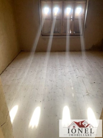 casa-de-vanzare-in-comuna-sasciori-cu-87271-mp-teren-3