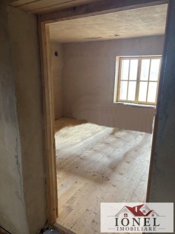 casa-de-vanzare-in-comuna-sasciori-cu-87271-mp-teren-2