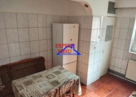 inchiriez-apartament-2-camere-decomandat-zona-strand-4