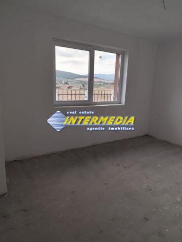 casa-noua-pe-un-nivel-cu-4-camere-cu-terasa-si-toate-utilitatile-12