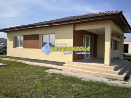 casa-noua-pe-un-nivel-cu-4-camere-cu-terasa-si-toate-utilitatile-2