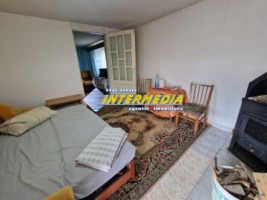 vanzare-casa-cabana-cu-teren-intravilan-570-mp-alba-iulia-zona-arex-toate-utilitatile