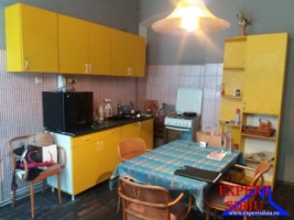 inchiriez-apartament-3-camera-la-casa-zona-ultracentrala-1