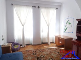 inchiriez-apartament-3-camera-la-casa-zona-ultracentrala-3