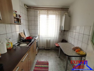 inchiriez-apartament-2-camere-decomandatzona-cedonia