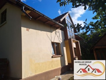 vanzare-casa-in-campulung-intr-o-zona-linistita-cu-vedere-panoramica-a-orasului-cu-teren-intravilan-de-5393-mp-la-pretul-de-60000-negociabil-de-euro