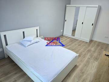 inchiriez-apartament-3-camererecent-renovatzona-centrala