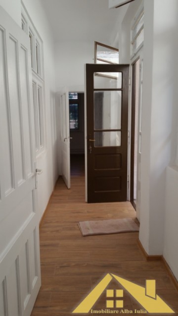 casa-cu-3-camere-de-vanzare-centru-1