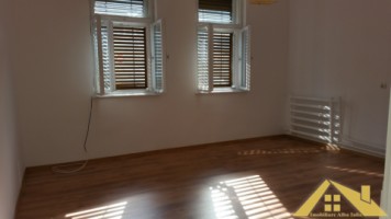 casa-cu-3-camere-de-vanzare-centru-2