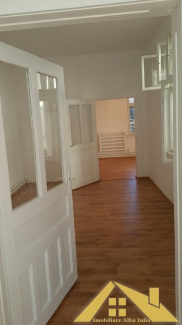 casa-cu-3-camere-de-vanzare-centru-6