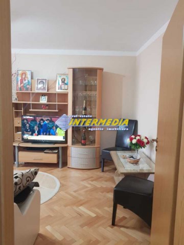 apartament-2-camere-decomandat-de-vanzare-in-cetate-1