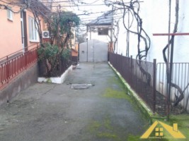 de-vanzare-2-case-la-pret-de-una-in-centru-4