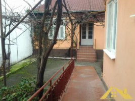 de-vanzare-2-case-la-pret-de-una-in-centru-6