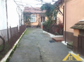 de-vanzare-2-case-la-pret-de-una-in-centru-8