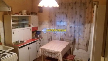 apartament-3-camere-decomandat-de-vanzare-cetate-etaj-2-6