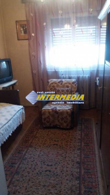 apartament-3-camere-decomandat-de-vanzare-cetate-etaj-2-8