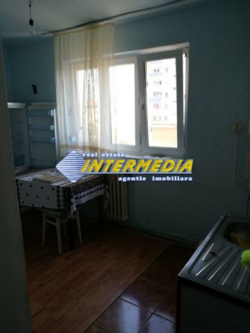 apartament-cu-3-camere-cetate-etaj-intermediar-4