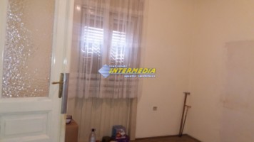 casa-cu-2-camere-de-vanzare-in-centru-4