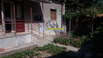 casa-cu-2-camere-de-vanzare-in-centru-2