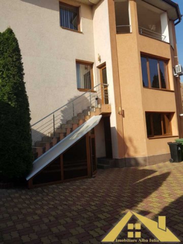 vand-casa-pretabila-cladire-de-birouri