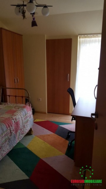 apartament-cu-3-camere-semidecomandat-in-zona-centrala-6