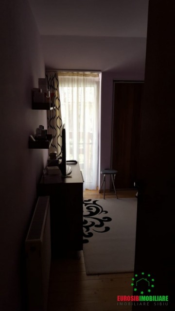 apartament-cu-3-camere-semidecomandat-in-zona-centrala-11