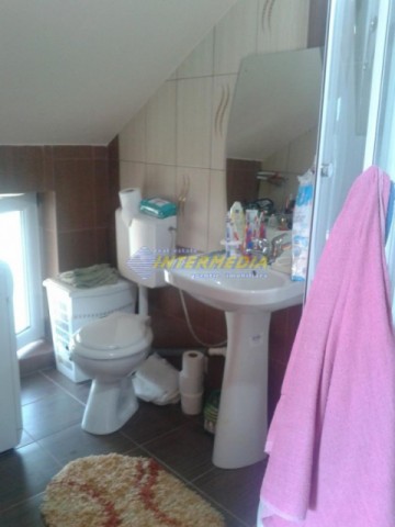 casa-mica-si-cocheta-pe-de-vanzare-in-alba-iulia-zona-centru-ideala-spatiu-birou-18