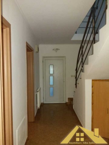 casa-zona-cetate-piata-2