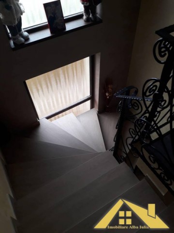 casa-zona-cetate-finisata-la-cheie-mobilata-si-utilata-1