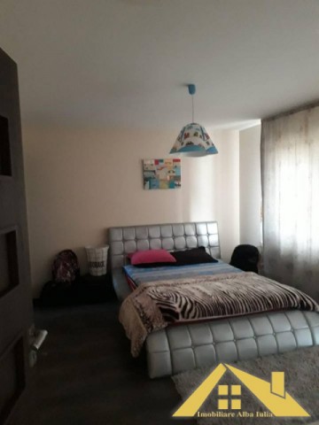 casa-zona-cetate-finisata-la-cheie-mobilata-si-utilata-4