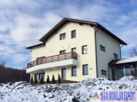 vandut-vila-5-camere-teren-2000-mp-campulung-1