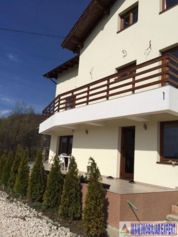 vandut-vila-5-camere-teren-2000-mp-campulung-2