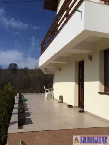 vandut-vila-5-camere-teren-2000-mp-campulung-3