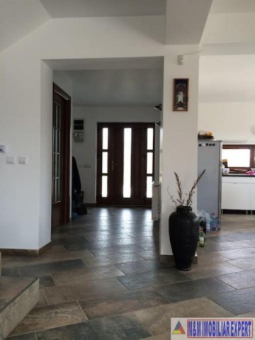 vandut-vila-5-camere-teren-2000-mp-campulung-6