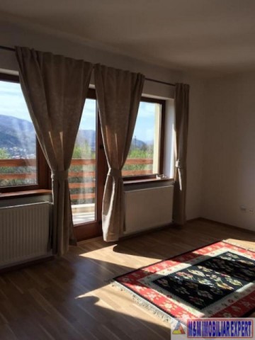 vandut-vila-5-camere-teren-2000-mp-campulung-7