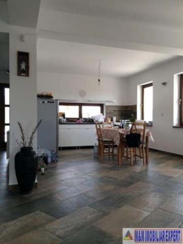 vandut-vila-5-camere-teren-2000-mp-campulung-9