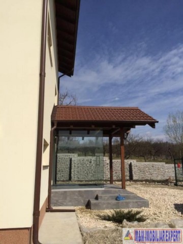 vandut-vila-5-camere-teren-2000-mp-campulung-12