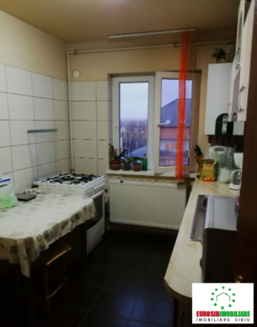 apartament-cu-3-camere-decomandate-de-vanzare-in-zona-terezian-2